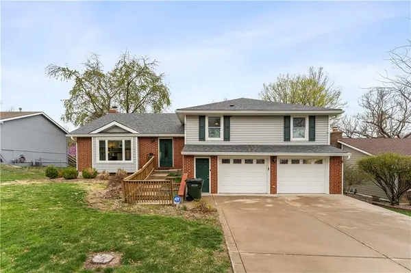 1904 Evergreen ST, Leavenworth, KS 66048