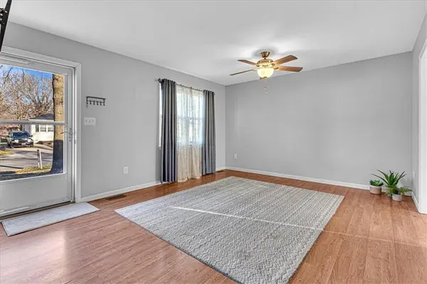 28 Brooks CT, Liberty, MO 64068