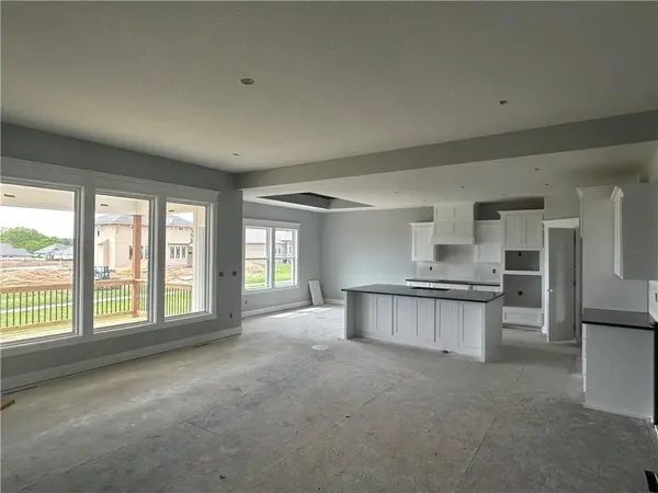 2349 NE Colonnade AVE, Blue Springs, MO 64014