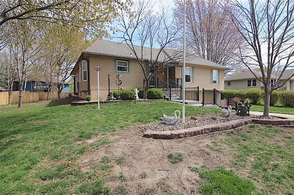 225 N Woodson DR, Raymore, MO 64083