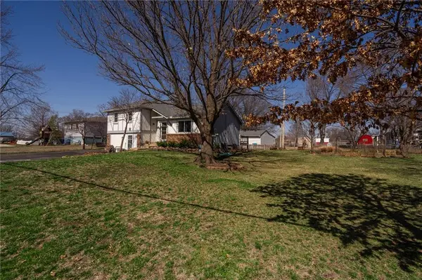 708 W Nelson ST, Edgerton, KS 66021