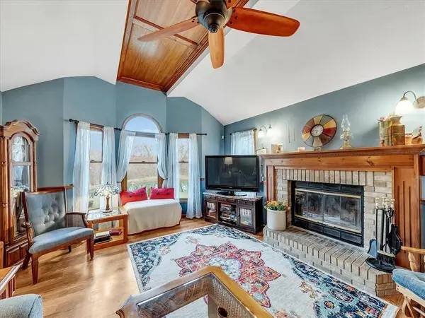 11804 S Outer Belt RD, Lone Jack, MO 64070