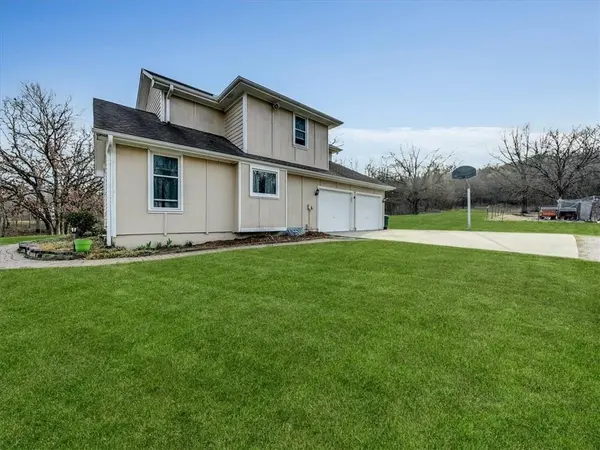 11804 S Outer Belt RD, Lone Jack, MO 64070