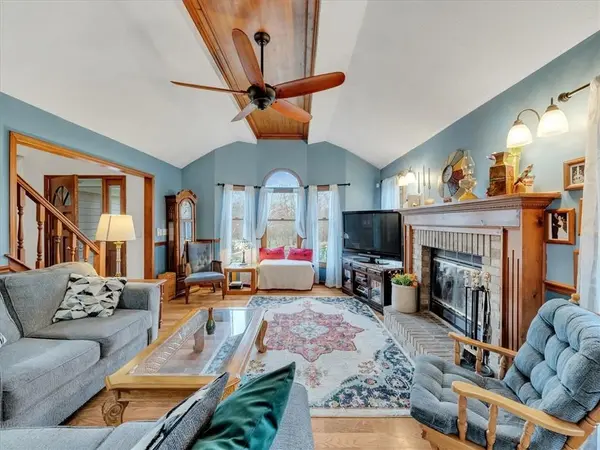 11804 S Outer Belt RD, Lone Jack, MO 64070