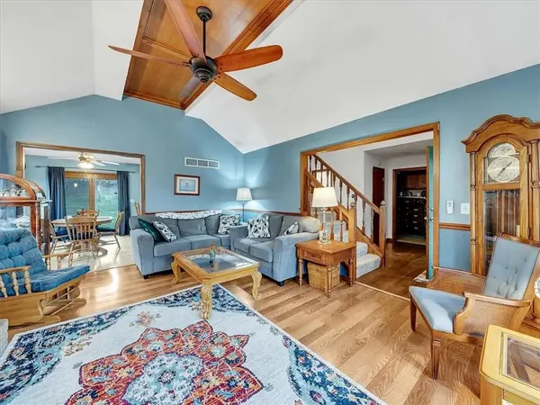 11804 S Outer Belt RD, Lone Jack, MO 64070