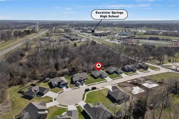 1313 Kristie CIR, Excelsior Springs, MO 64024