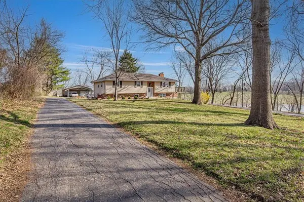 1930 Hillview RD, Liberty, MO 64068