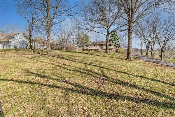 1930 Hillview RD, Liberty, MO 64068
