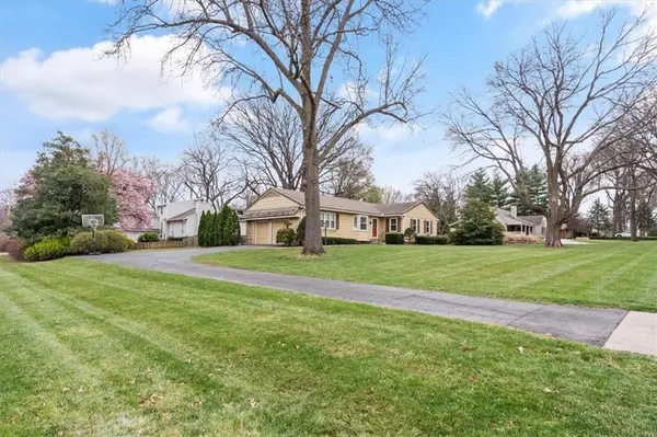 6801 BEVERLY ST, Overland Park, KS 66204