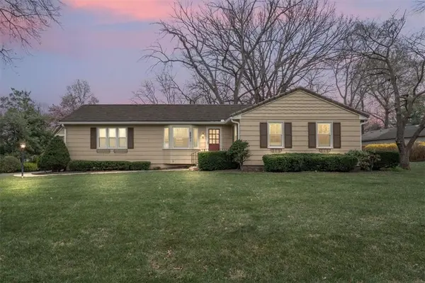 6801 BEVERLY ST, Overland Park, KS 66204