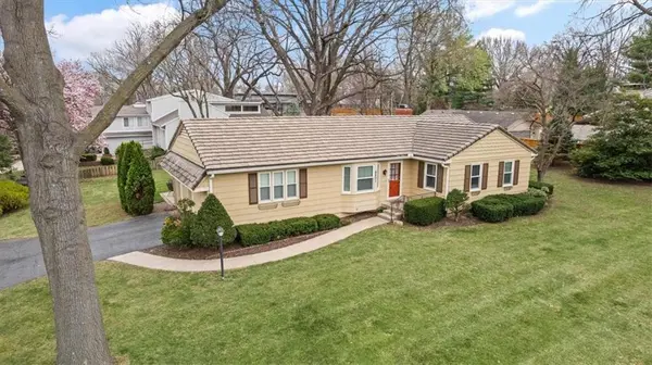 6801 BEVERLY ST, Overland Park, KS 66204