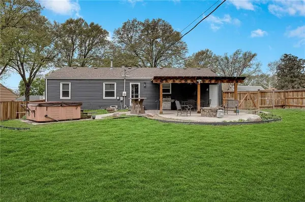 6121 Halsey ST, Shawnee, KS 66216