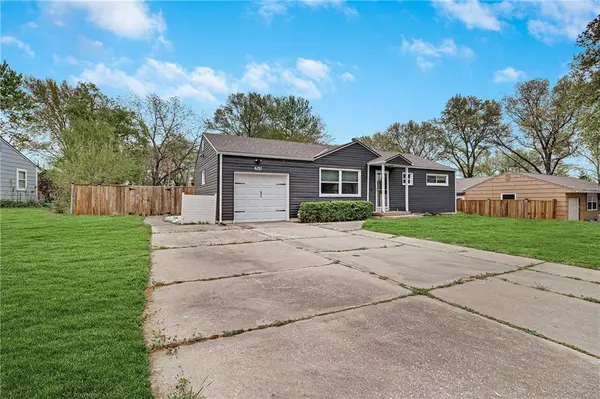 6121 Halsey ST, Shawnee, KS 66216