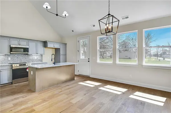 413 W Walnut ST, Cleveland, MO 64734