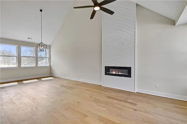 413 W Walnut ST, Cleveland, MO 64734