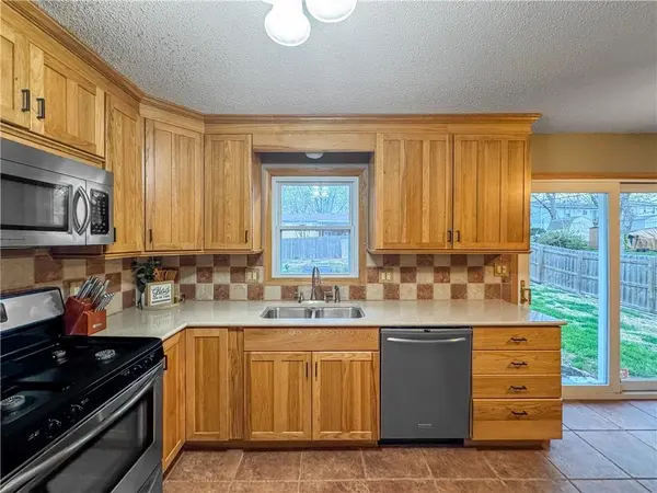 7328 Harvard DR, Raytown, MO 64133