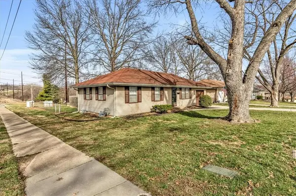 3420 Queen Ridge DR, Independence, MO 64055