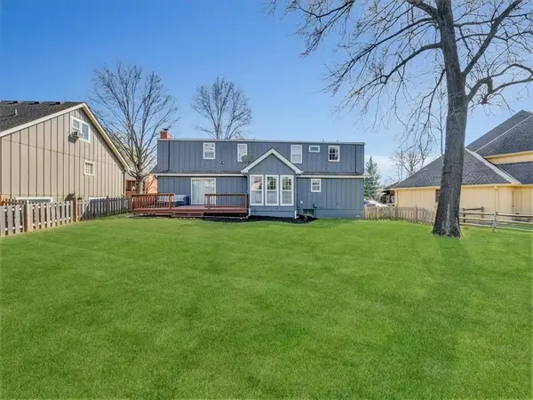 11720 W 102nd TER, Overland Park, KS 66214