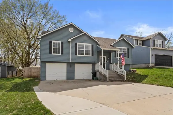 13733 Lawrence AVE, Bonner Springs, KS 66012