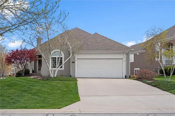 11705 S Hagan ST, Olathe, KS 66062