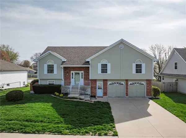 519 NE Timbercreek DR, Lee's Summit, MO 64086