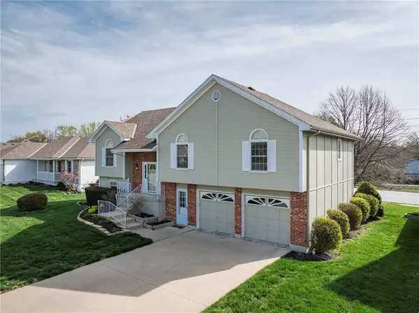 519 NE Timbercreek DR, Lee's Summit, MO 64086