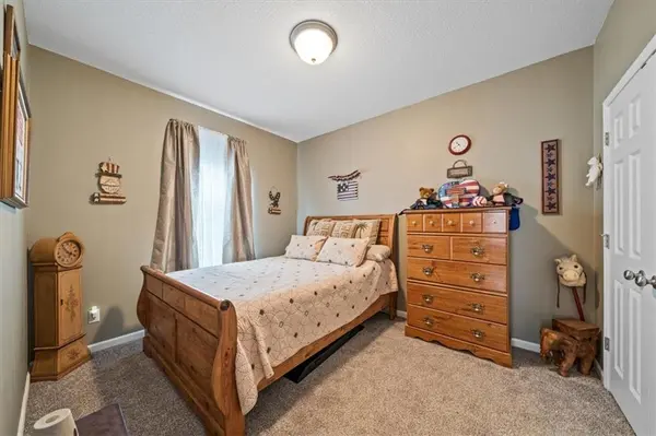 1232 SW Sapperton RD, Lee's Summit, MO 64083
