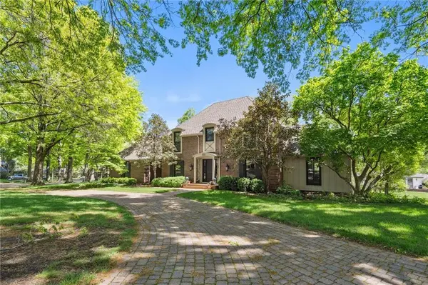8321 W 102nd ST, Overland Park, KS 66212
