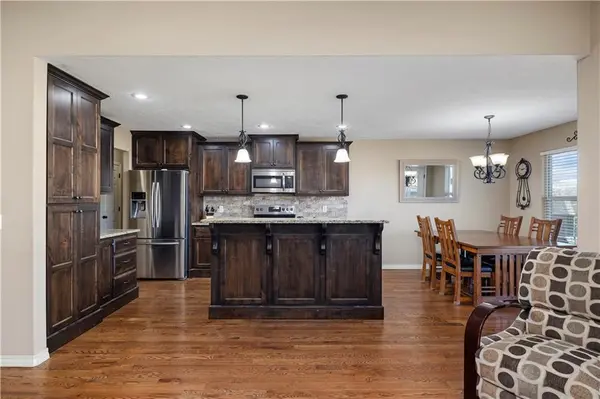 2711 W Colton AVE, Ozark, MO 65721