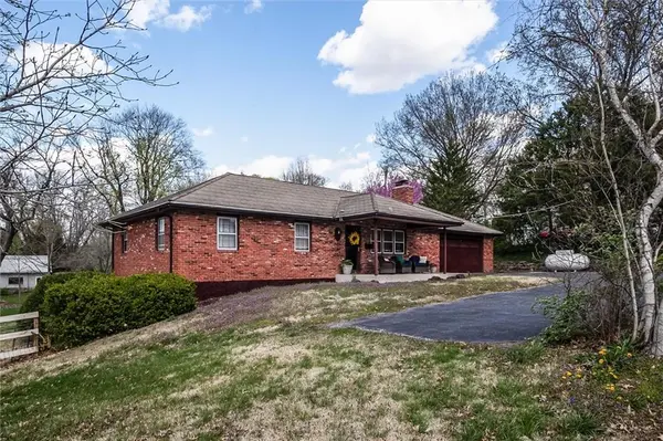19608 E Yocum RD, Independence, MO 64058