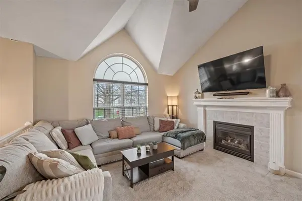 833 SW Lee Ann DR, Grain Valley, MO 64029