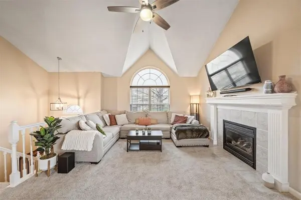 833 SW Lee Ann DR, Grain Valley, MO 64029