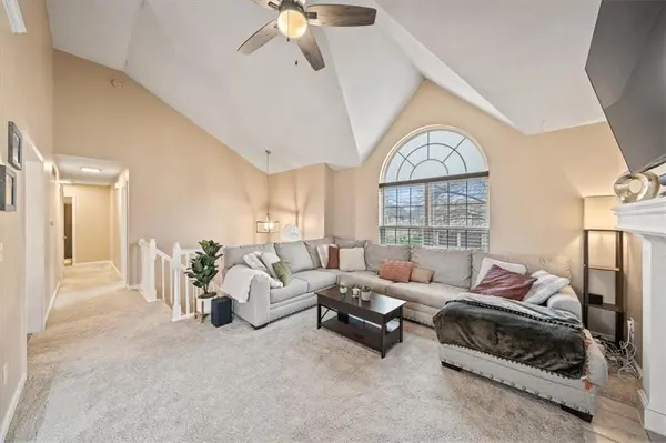833 SW Lee Ann DR, Grain Valley, MO 64029