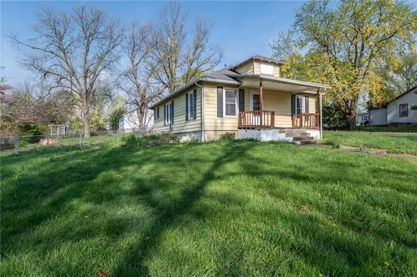 120 N Garrison ST, Ferrelview, MO 64163