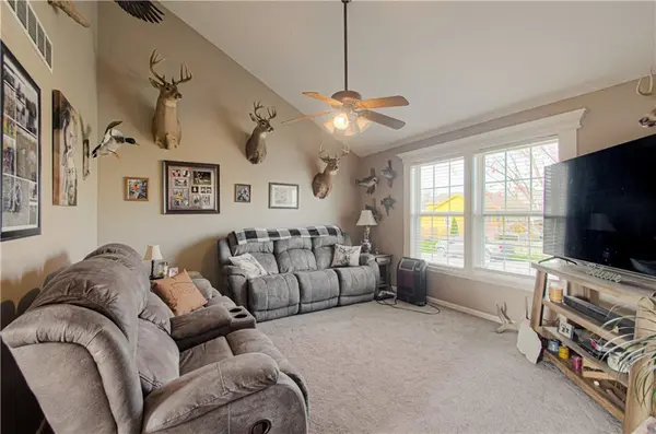 308 Willow Wood ST, Cameron, MO 64429
