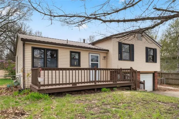 8709 E 84th ST, Raytown, MO 64138