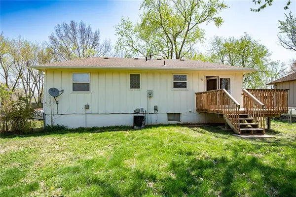 208 NW Valley DR, Grain Valley, MO 64029