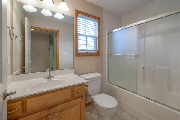 446 KREISEL DR, Raymore, MO 64083