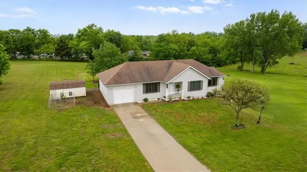 31455 Lyman LN, Excelsior Springs, MO 64024