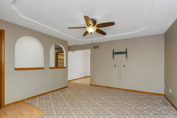 7005 NE Kranz RD, Gladstone, MO 64118