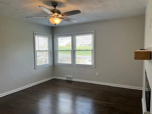 701 NE Shady Lane DR, Oakview, MO 64118