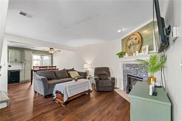 1303 Hidden Ridge CIR, Blue Springs, MO 64015