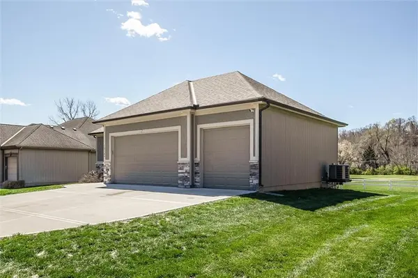 12109 E 89th TER, Kansas City, MO 64138