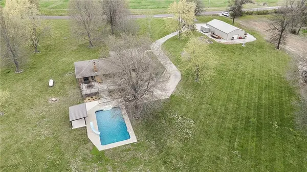 38109 E Jim Owens RD, Oak Grove, MO 64075