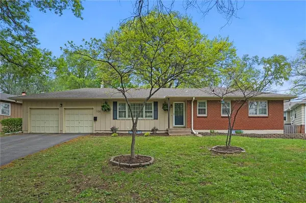 108 E 109th TER, Kansas City, MO 64114