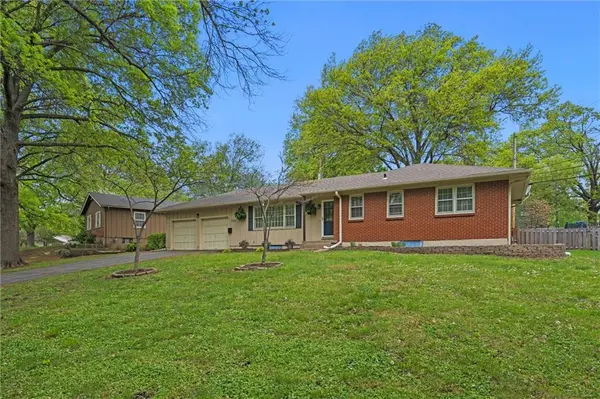 108 E 109th TER, Kansas City, MO 64114