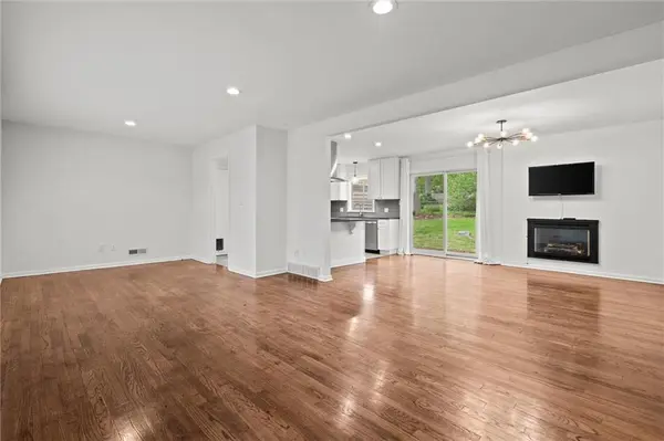 108 E 109th TER, Kansas City, MO 64114