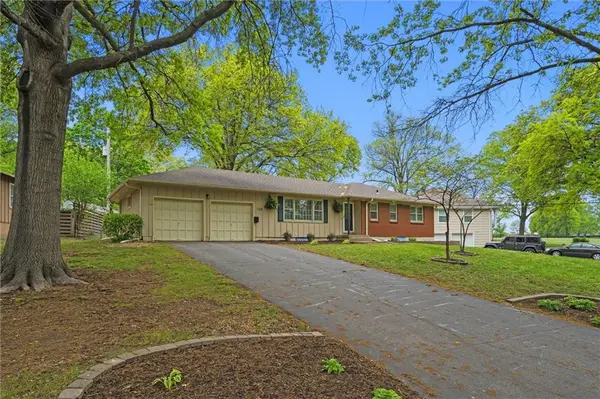 108 E 109th TER, Kansas City, MO 64114