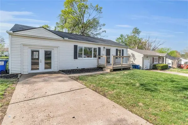 2411 NE 60th ST, Gladstone, MO 64118