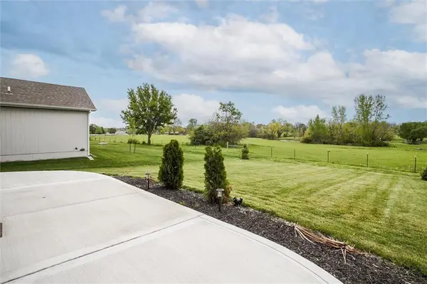 2129 SW Rutherford DR, Lee's Summit, MO 64082
